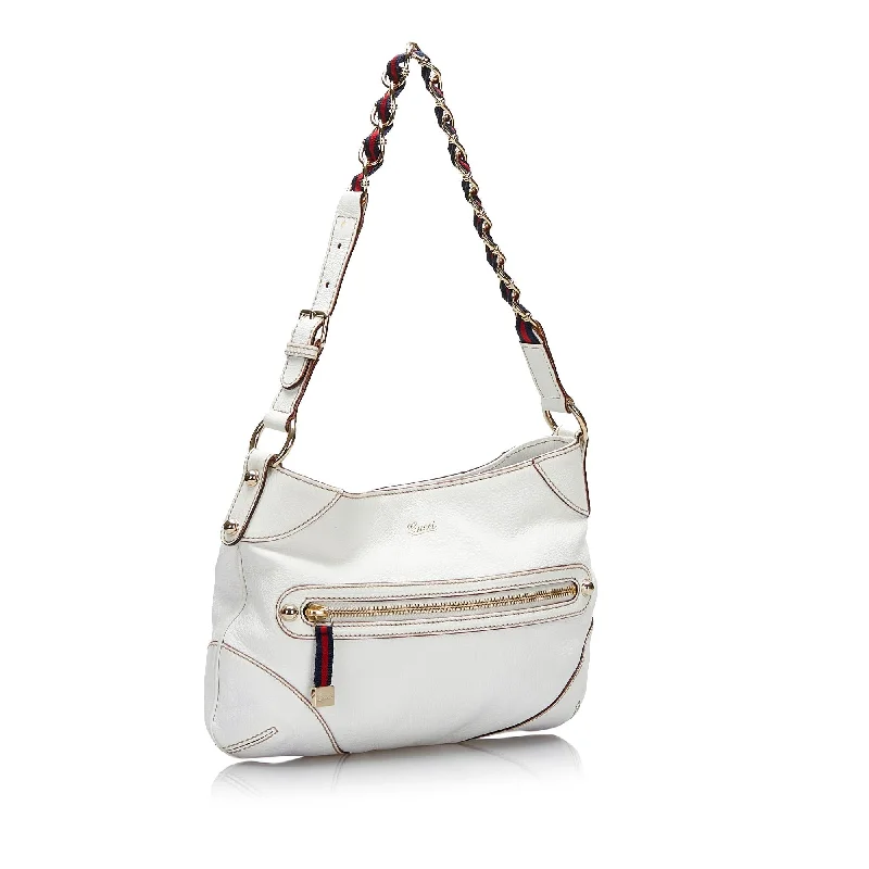 Women Gucci bags with a snap - button closure and a decorative charmGucci Capri Ranch Kid Shoulder Bag (SHG-fEpaax)