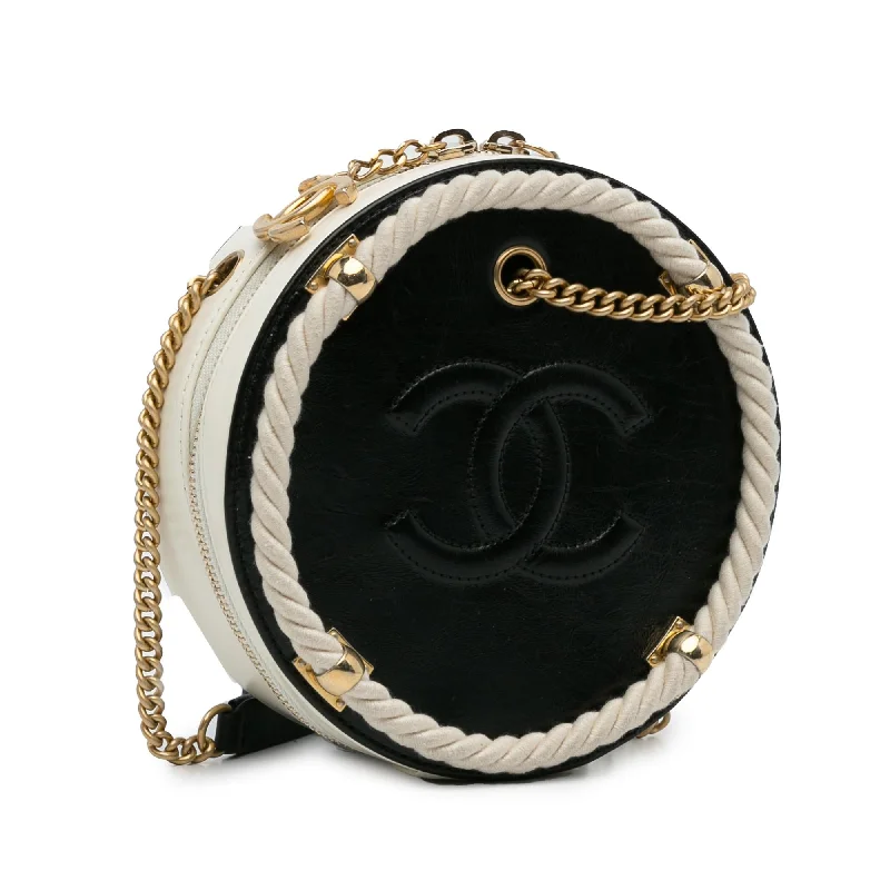 Chanel bags with exclusive seasonal designs and materialsChanel En Vogue Round Bag (CJGmNP)