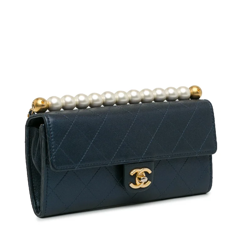 Chanel bags with exclusive seasonal designs and materialsChanel Goatskin Chic Pearls Clutch With Chain (gHnbwe)