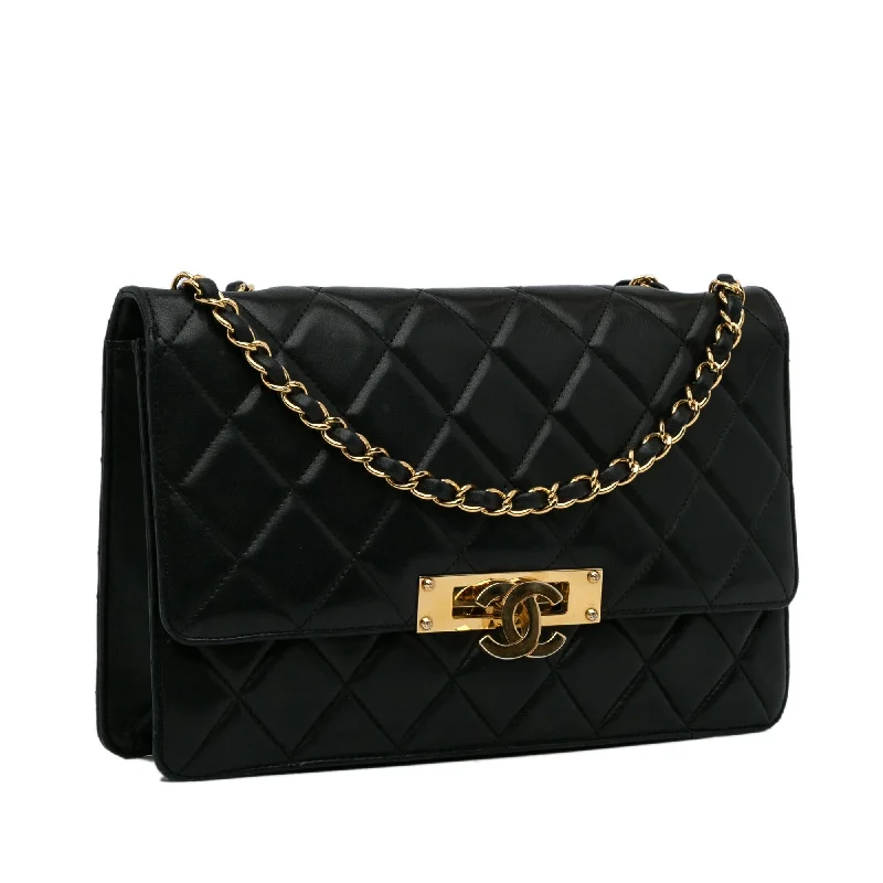 Chanel bags with exclusive seasonal designs and materialsChanel Golden Class Flap Bag (2pbwEW)